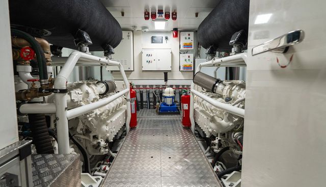 QUEEN J III yacht for sale 58