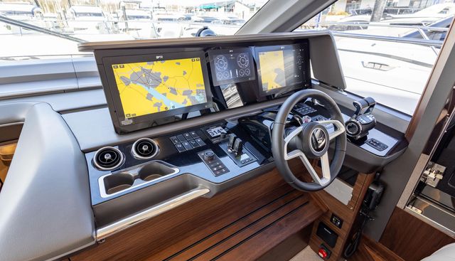 F65042 yacht for sale 25