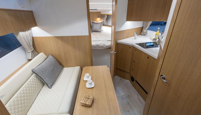 335HTS-044 yacht for sale 17