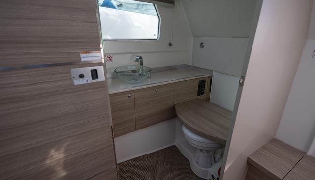 320GTO-798 yacht for sale 32