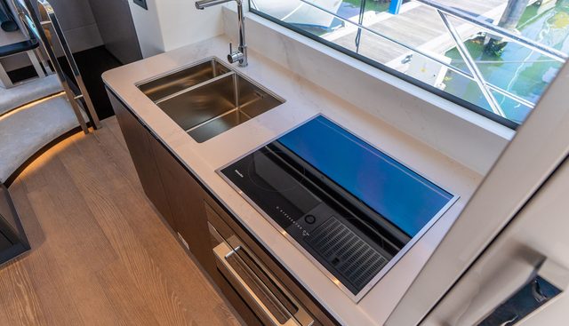 3042568 yacht for sale 28