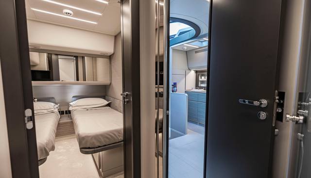 SEA SUITE I yacht for sale 52