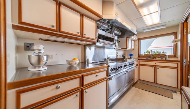 ESCAPE OF LONDON yacht for sale 19