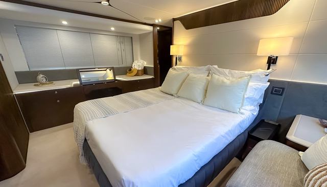 FAIRLINE PHANTOM yacht for sale 17
