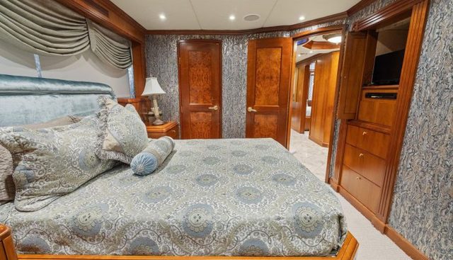 DIRT POOR yacht for sale 67