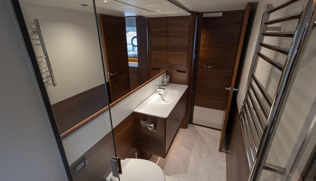 F65042 yacht for sale 32