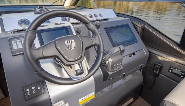 Tender Garage & Hi/Lo Swimplatform yacht for sale 9