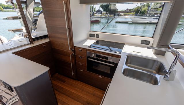 S65532 yacht for sale 17