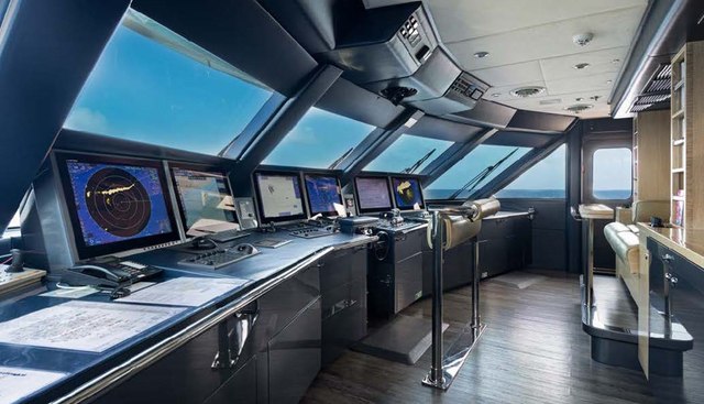 VIBRANCE yacht for sale 25