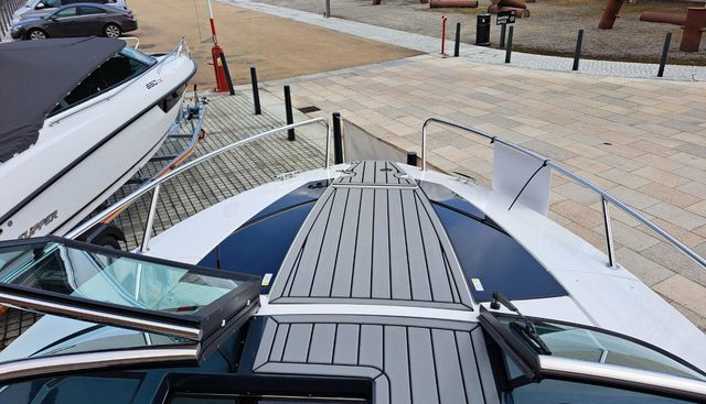 F700 yacht for sale 18