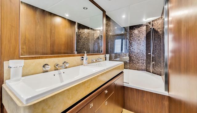 Princess Y85 yacht for sale 24