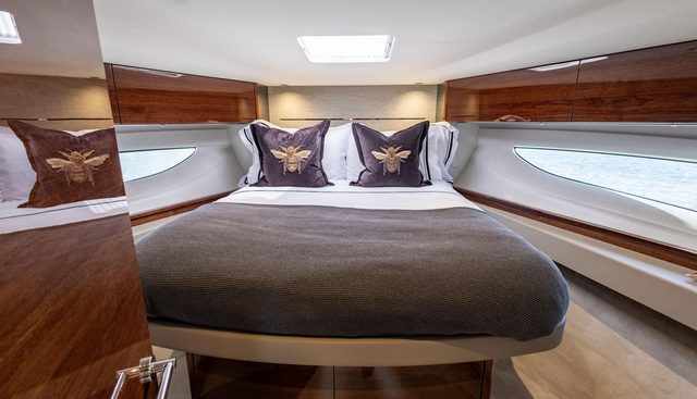 Sir Henry yacht for sale 40