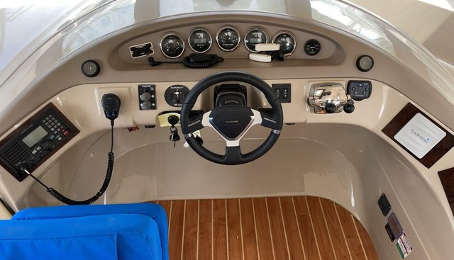 PISCO SOUR yacht for sale 27