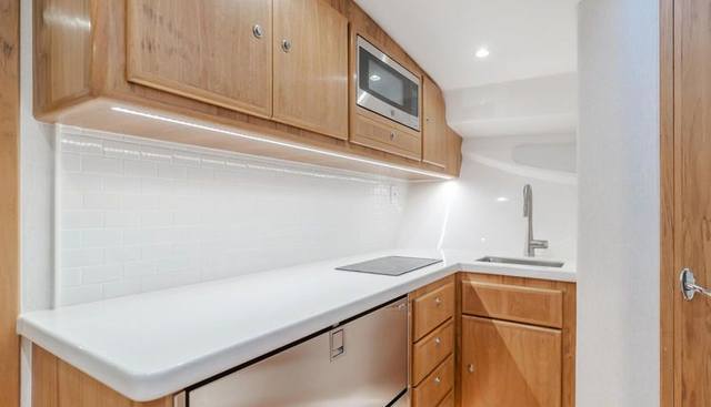 Commodore Two yacht for sale 47