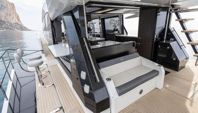 Seven yacht for sale 32