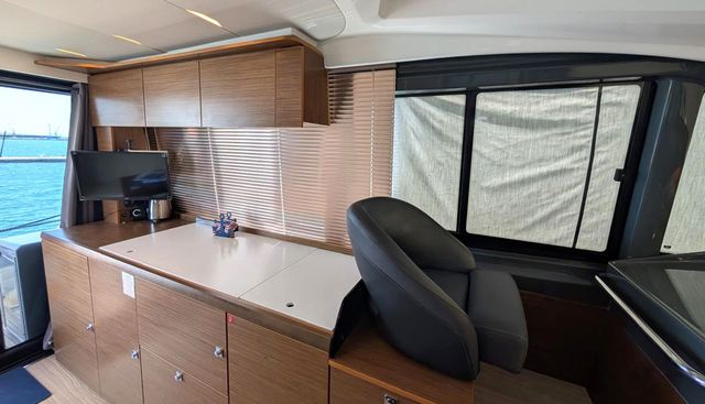 R40 yacht for sale 14