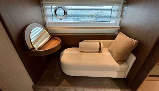 Azimut 72 Fly  yacht for sale 22