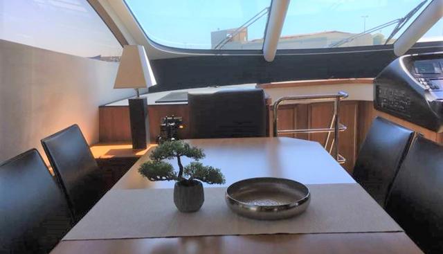 MANHATTAN 70 yacht for sale 19