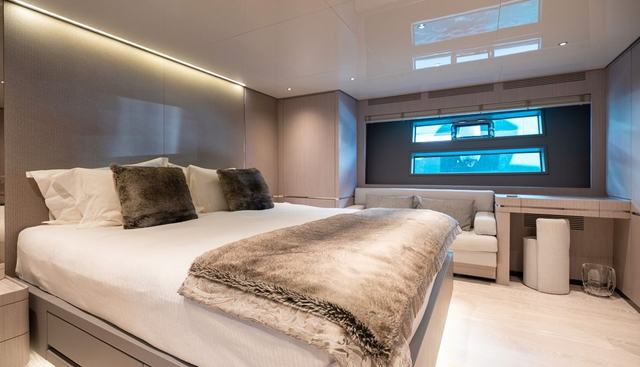ARCADIA SHERPA 80 XL LA CREME yacht for sale 32