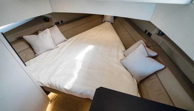 Robin's Nest yacht for sale 34