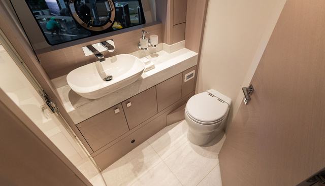 4532656 yacht for sale 40