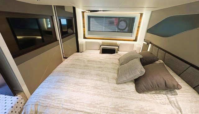 P55 yacht for sale 22