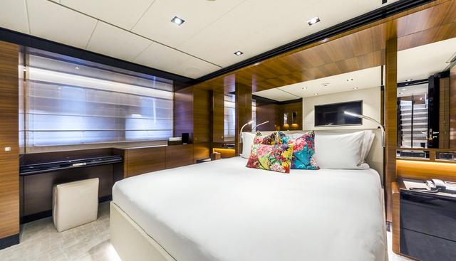 Daisy D yacht for sale 13