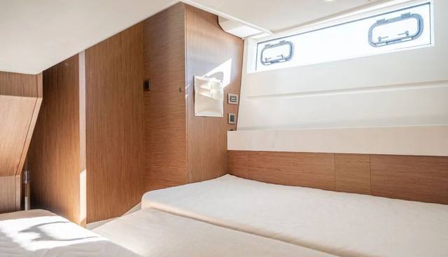 Bee's Knees yacht for sale 39