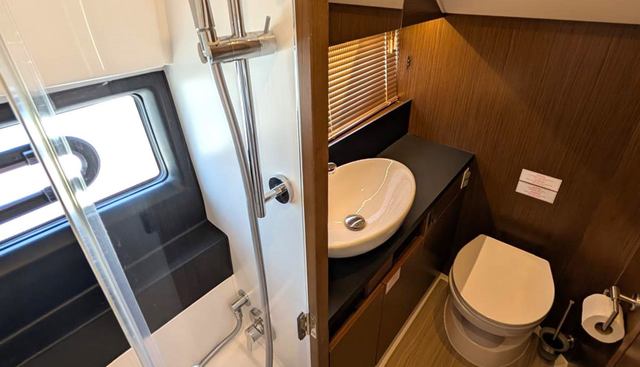 R40 yacht for sale 22