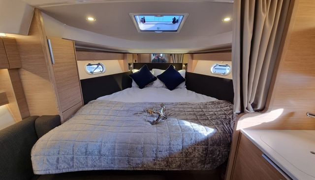 Mac II yacht for sale 15