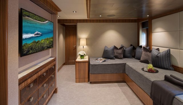 MUCHOS MAS yacht for sale 20