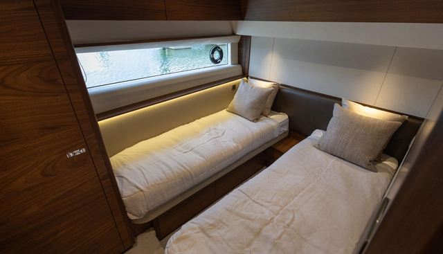 F58015 yacht for sale 34