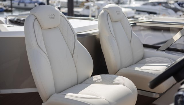 F65042 yacht for sale 15