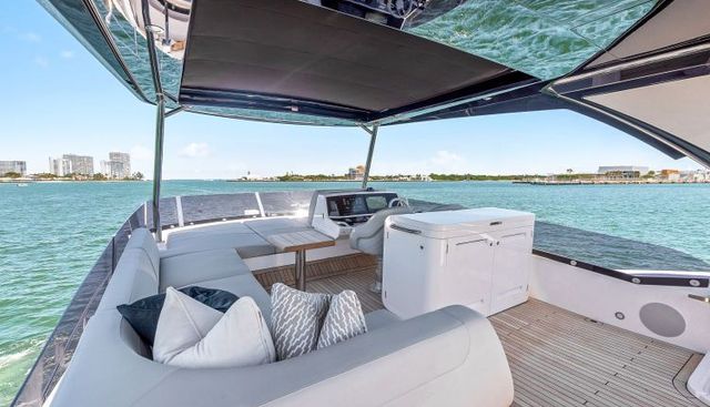 MANHATTAN 68 yacht for sale 12