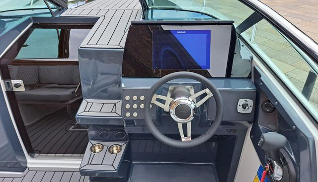 F700 yacht for sale 14