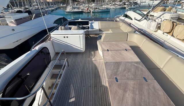 F55 yacht for sale 7