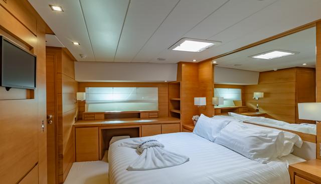 HUMMINGBIRD yacht for sale 15