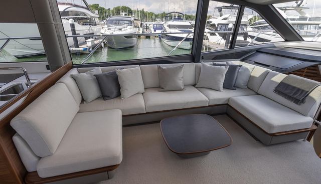 S65532 yacht for sale 2