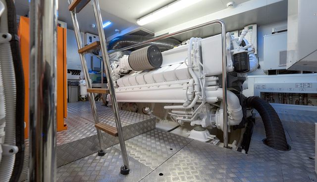Damari yacht for sale 34