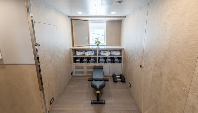 H yacht for sale 30