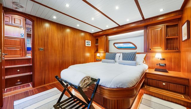 ISLAND GIRL III yacht for sale 18