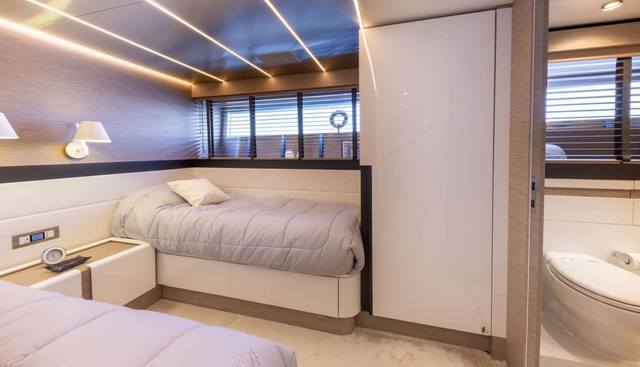 Uilia yacht for sale 25