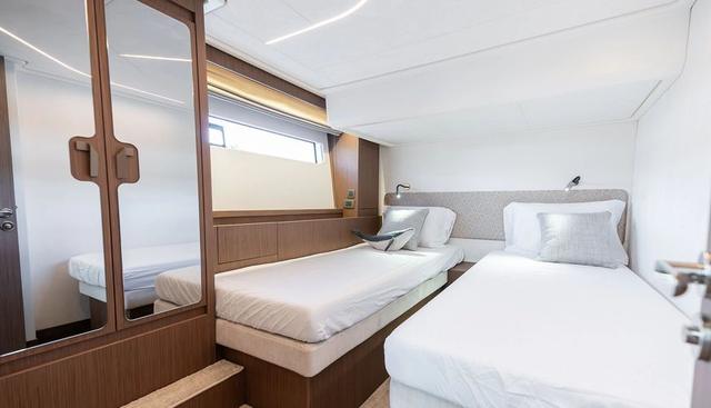 F4.9 yacht for sale 47