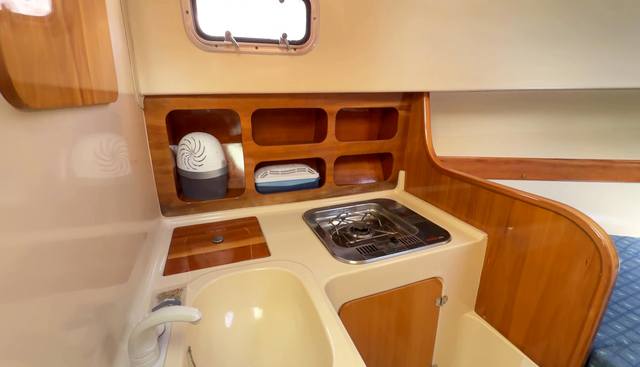 Maid of Erin yacht for sale 32