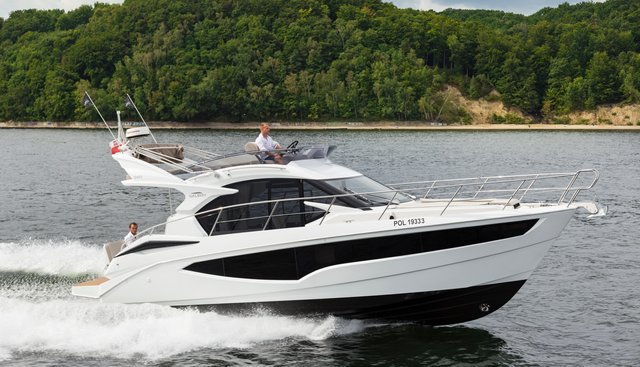 360FLY-052 yacht for sale 12