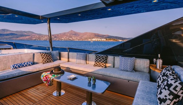 Oval yacht for sale 22