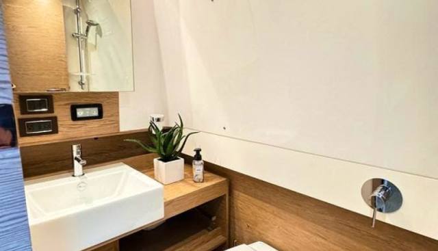 RELAPSE yacht for sale 23