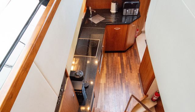 JUNIOR yacht for sale 28