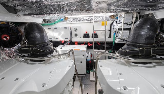 F65042 yacht for sale 38