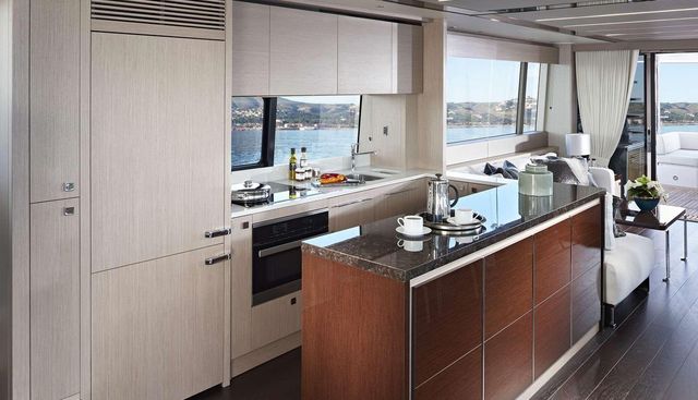 Sunseeker 76 yacht for sale 10